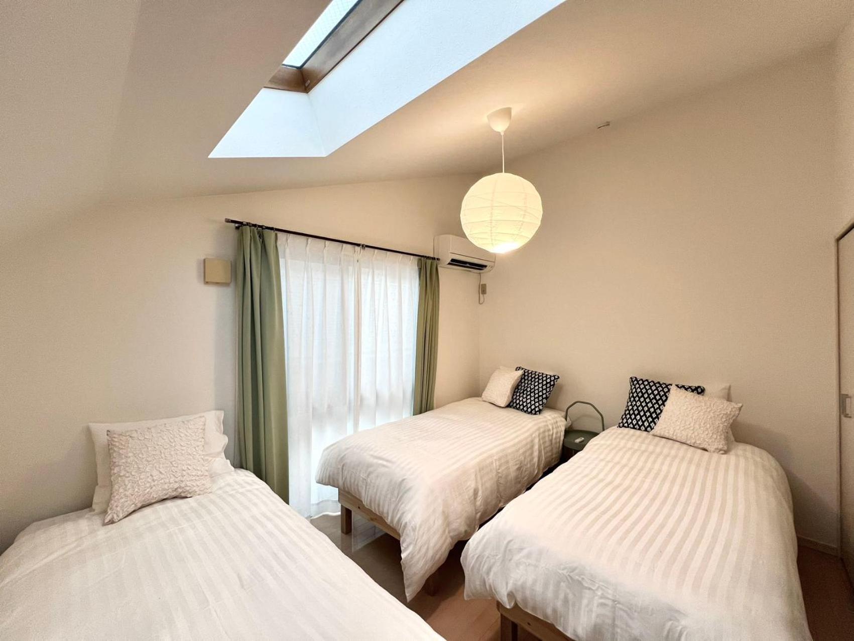 R-akabane House